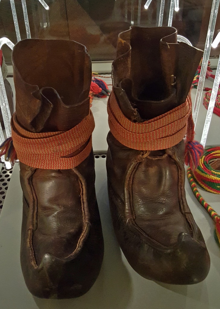 Leather Shoes with Ties